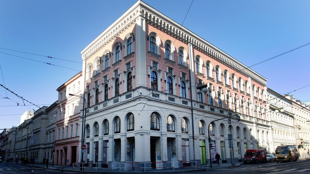 ČSSD zkusí prodat palác v centru Prahy a smazat dluhy