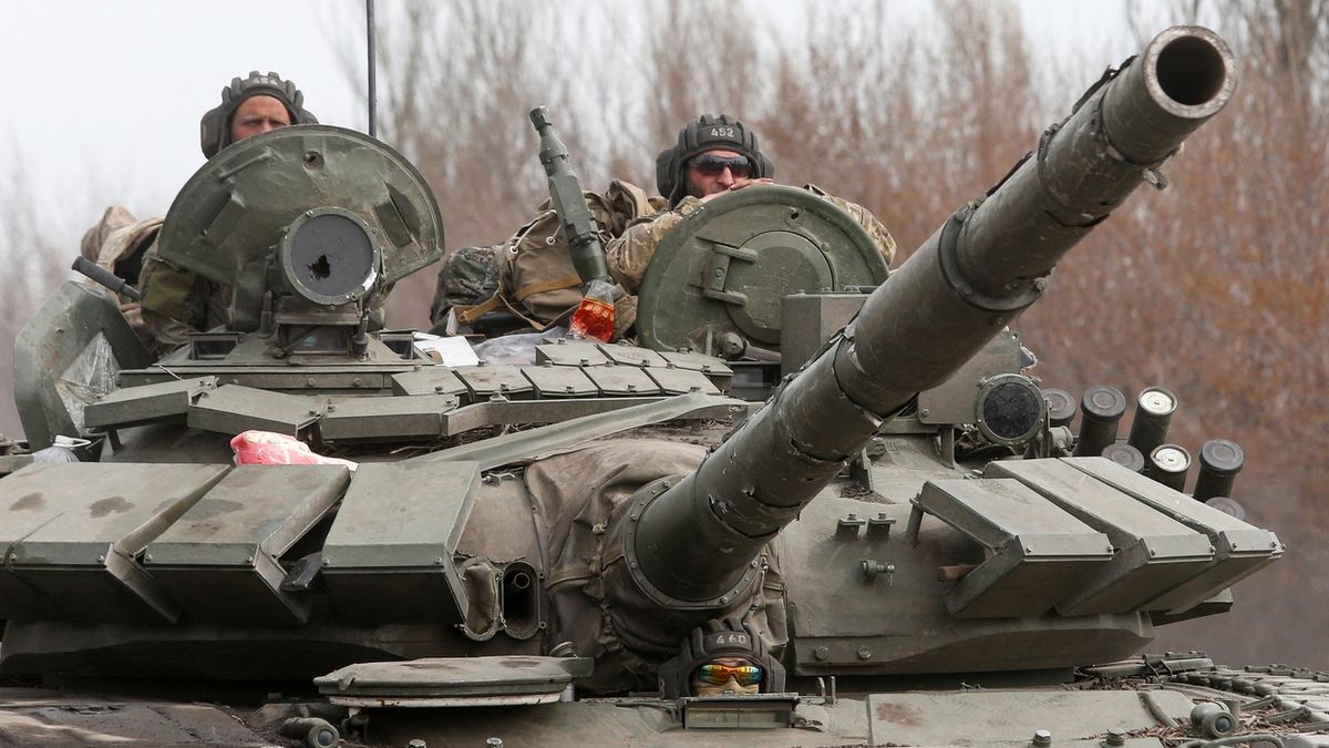Ukrajinský štáb: Rusové přeskupují síly a posilují jednotky