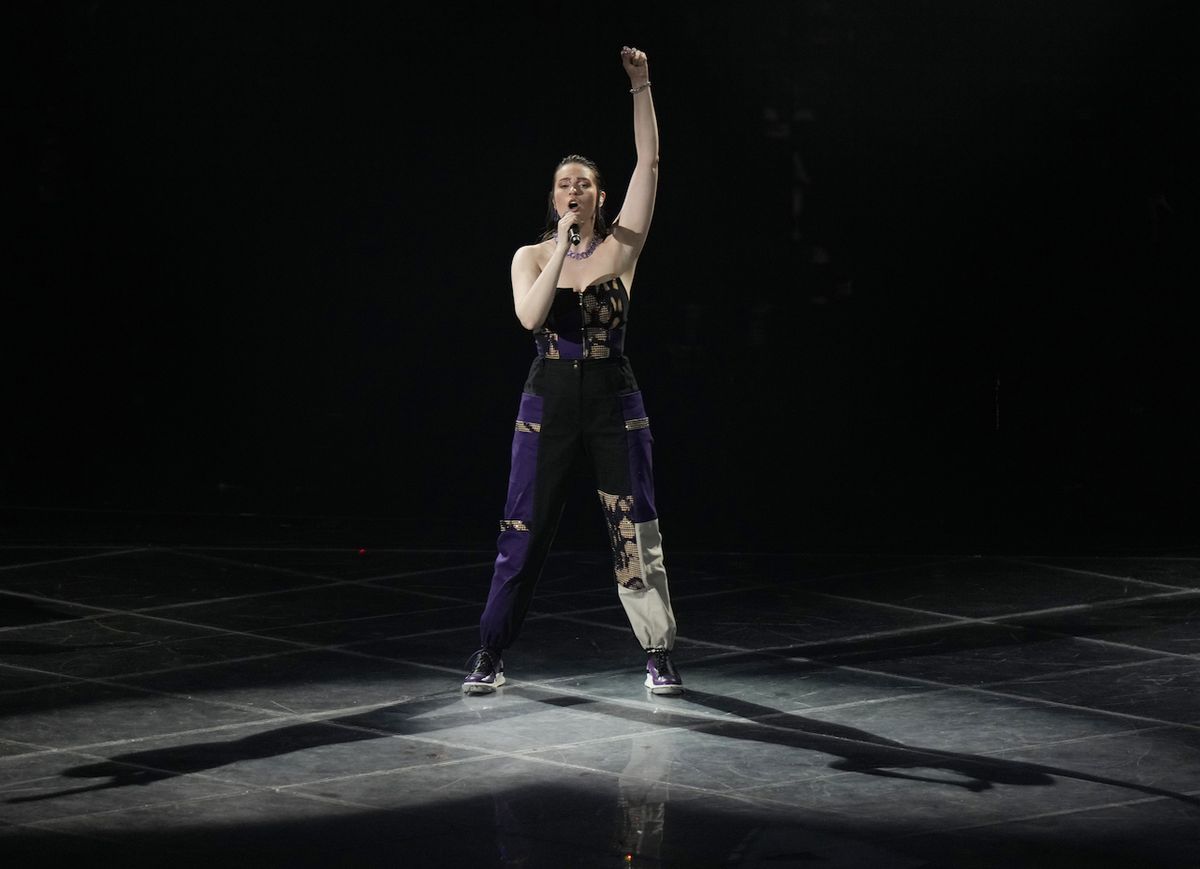 Dominika Haškov, zpěvačka We Are Domi, na turínském pódiu.