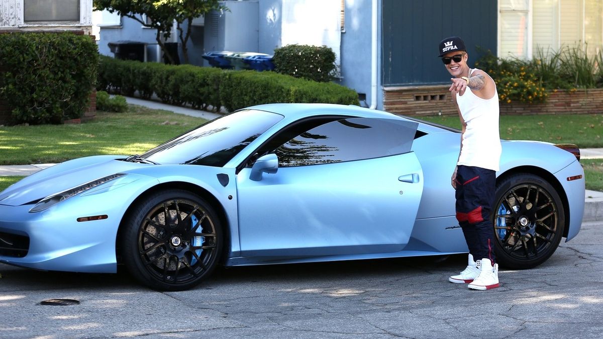 Justin Bieber se dostal na černou listinu Ferrari, několikrát měl porušit kodex
