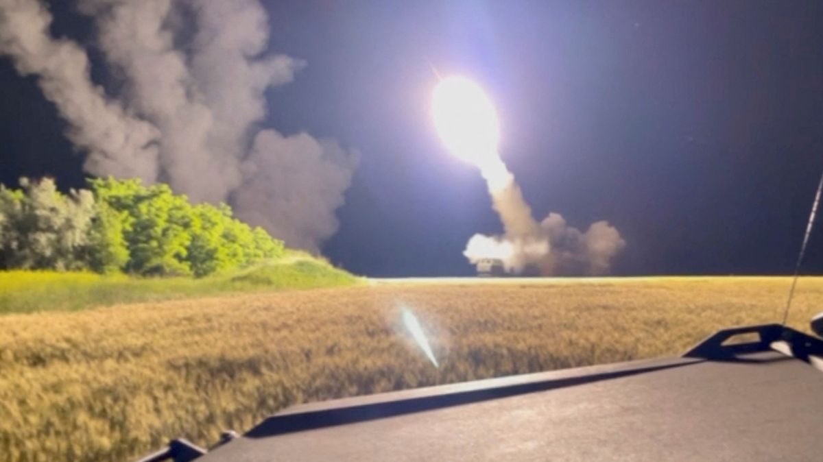 Rusko si stěžuje na další americkou vojenskou pomoc Ukrajině, vadí mu raketomety