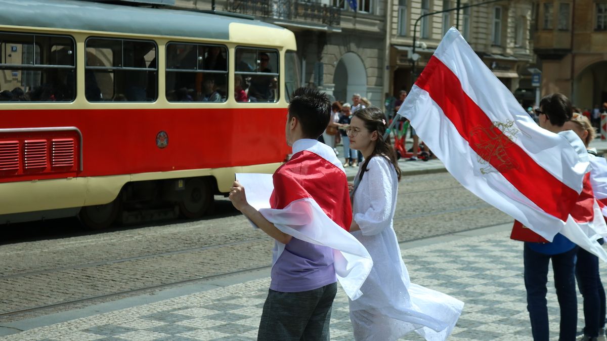 Běloruští studenti protestovali v Praze proti Lukašenkovu režimu