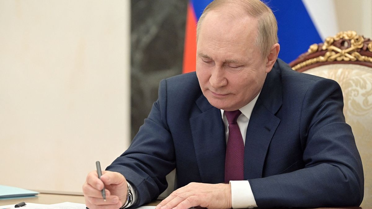Putin vyznamenal odsouzeného pětinásobného vraha, který zahynul na Ukrajině