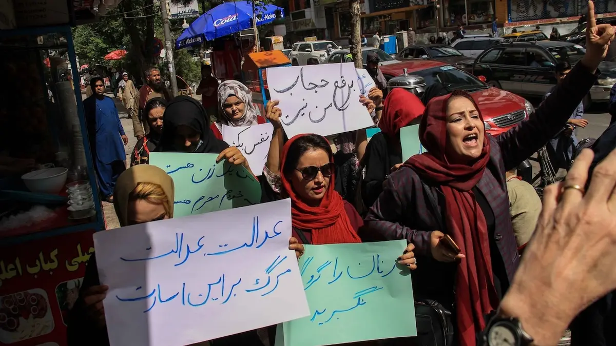 Taliban disperse women’s demonstration by hitting and shooting in the air