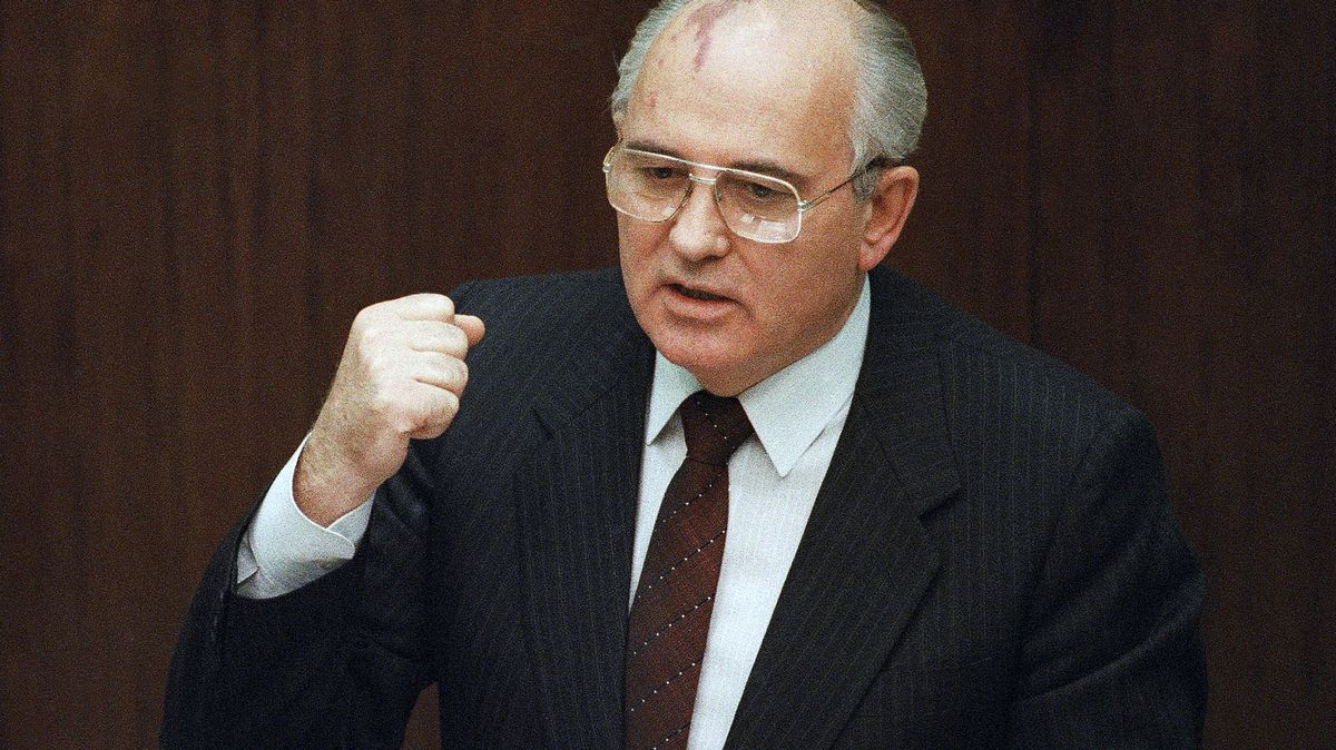 Policie ukončila poslední rozloučení s Gorbačovem