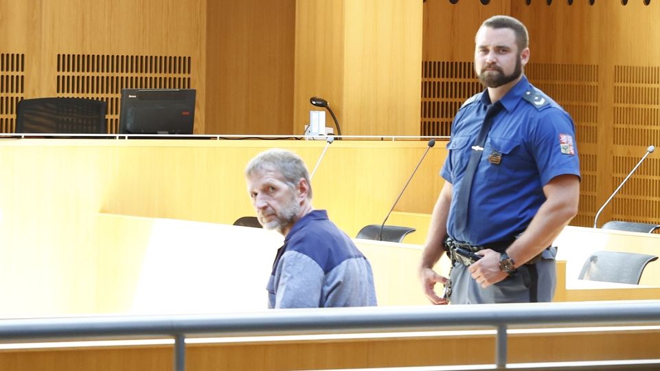 Janoušek zůstane ve vězení, soud jeho žádost zamítl
