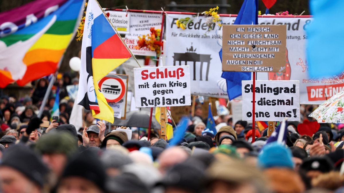 V Berlíně se demonstrovalo proti dalšímu posílání zbraní na Ukrajinu