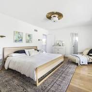 V domě jsou celkem čtyři ložnice.