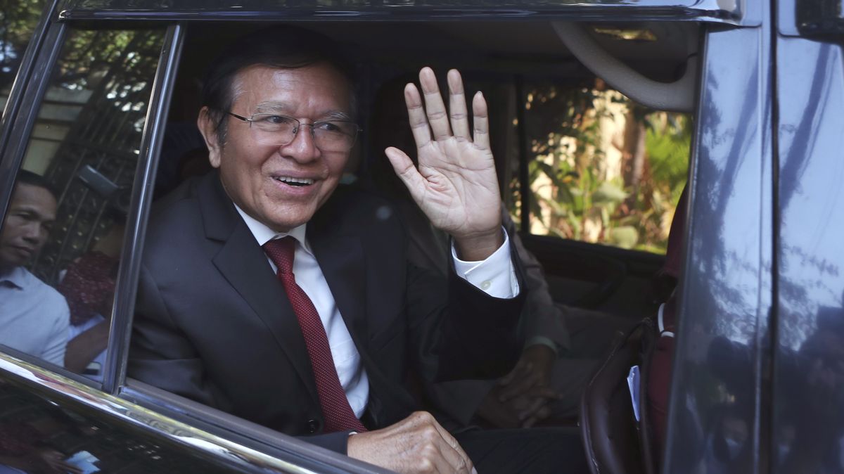 Lídr kambodžské opozice jde do domácího vězení na 27 let