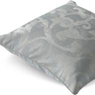 Luxusní damaškové povlaky Grace budou ozdobou každého interiéru. Nabízeny jsou s úpravou EASY CARE pro snadnou údržbu se zipem. Cena 238 Kč