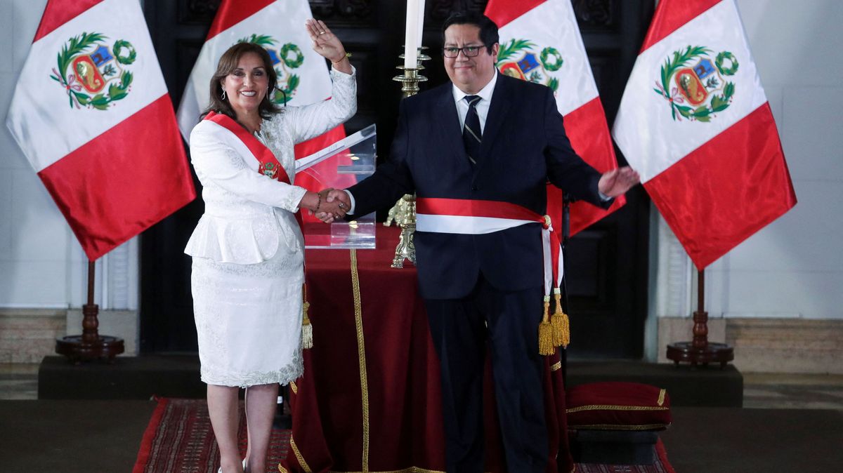 Nová prezidentka Peru chystá předčasné volby po exprezidentově pokusu o převrat