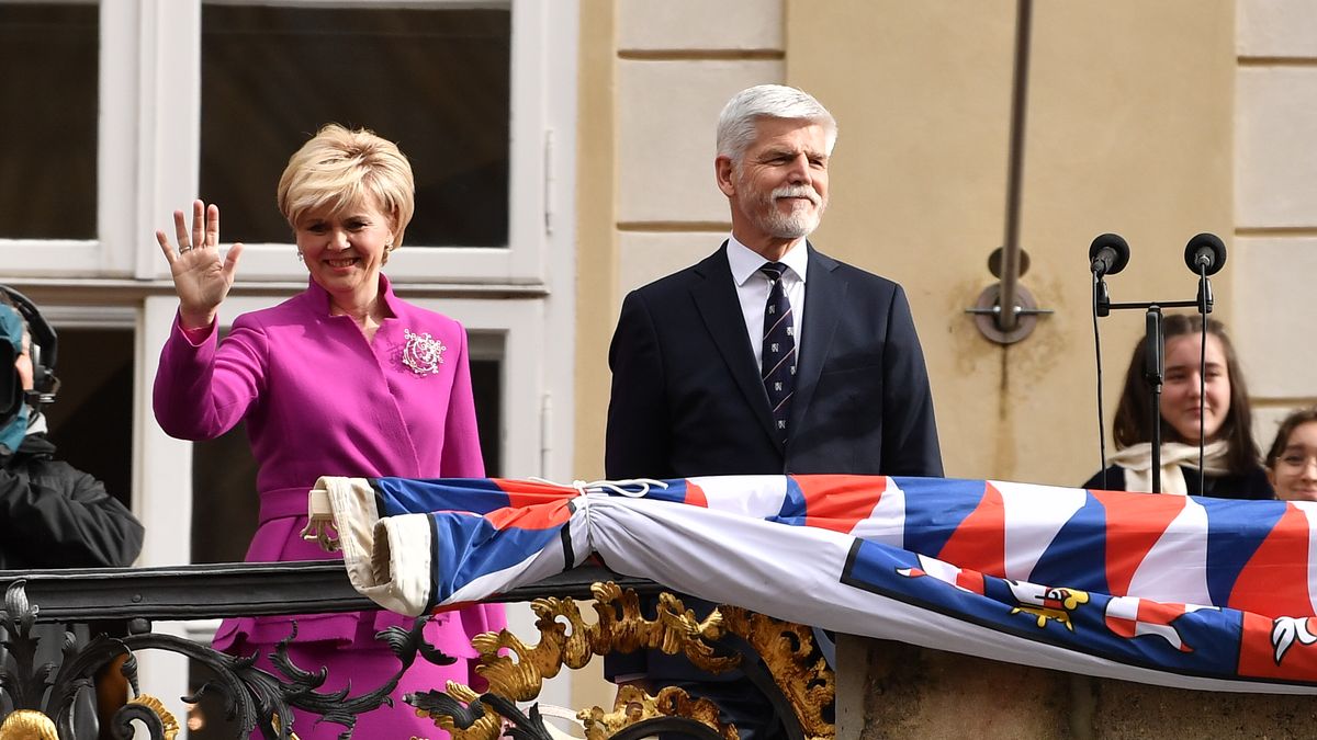 Pavel vrátil na Hrad ukradenou standartu