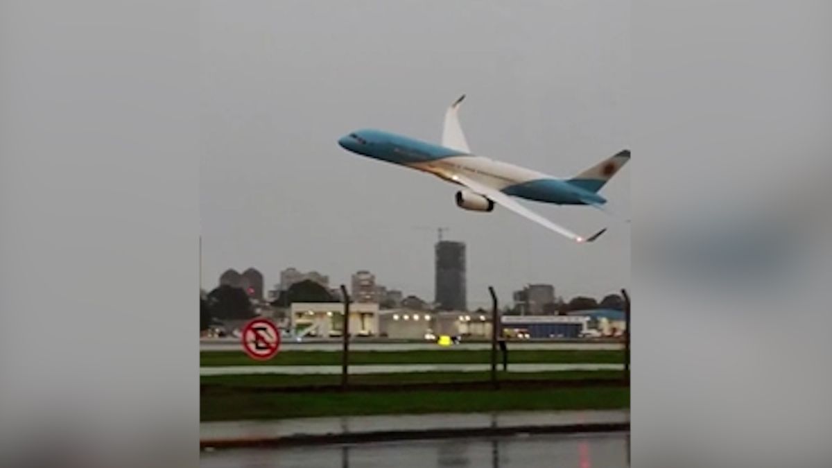 Piloti málem rozbili argentinskému prezidentovi nové letadlo