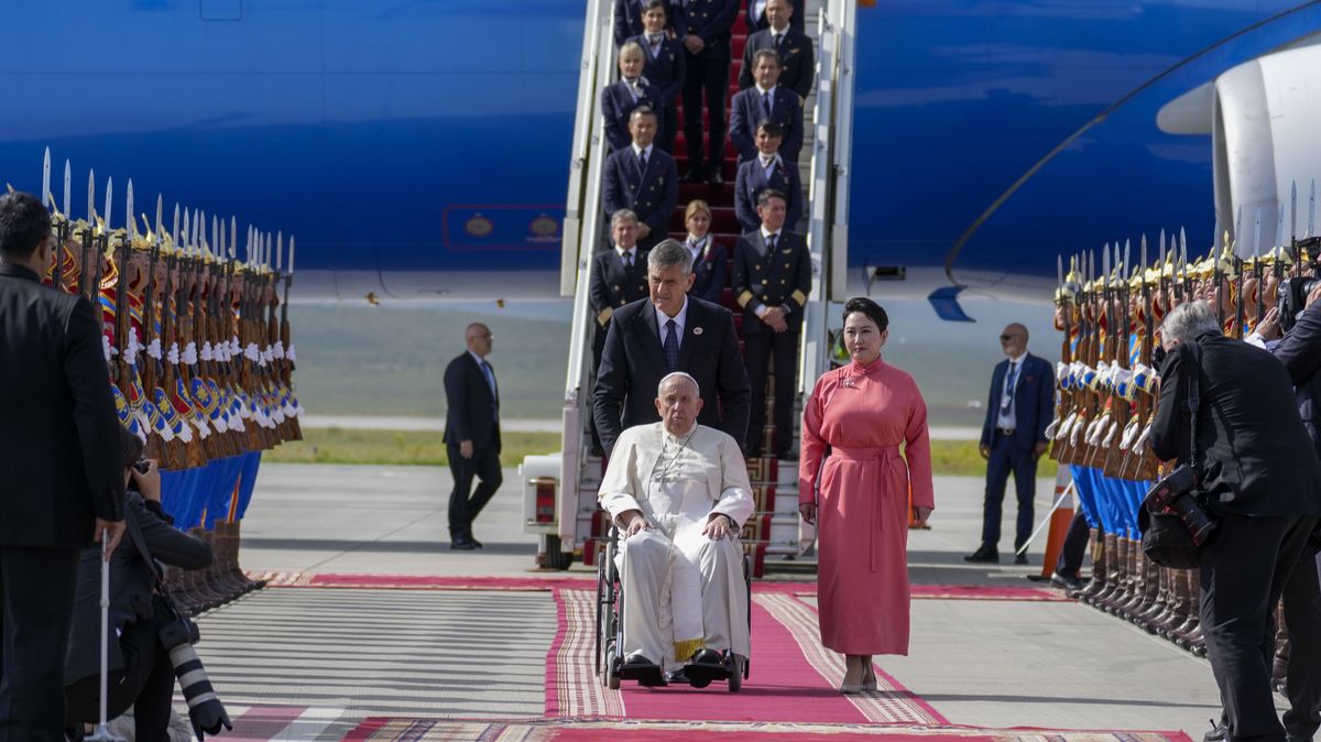 Papež dorazil do Mongolska. A poslal pozdrav prezidentovi Číny