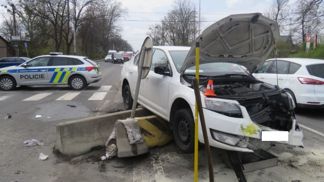 V Ostravě srazilo auto cyklistu na přechodu pro chodce. Policie hledá svědky