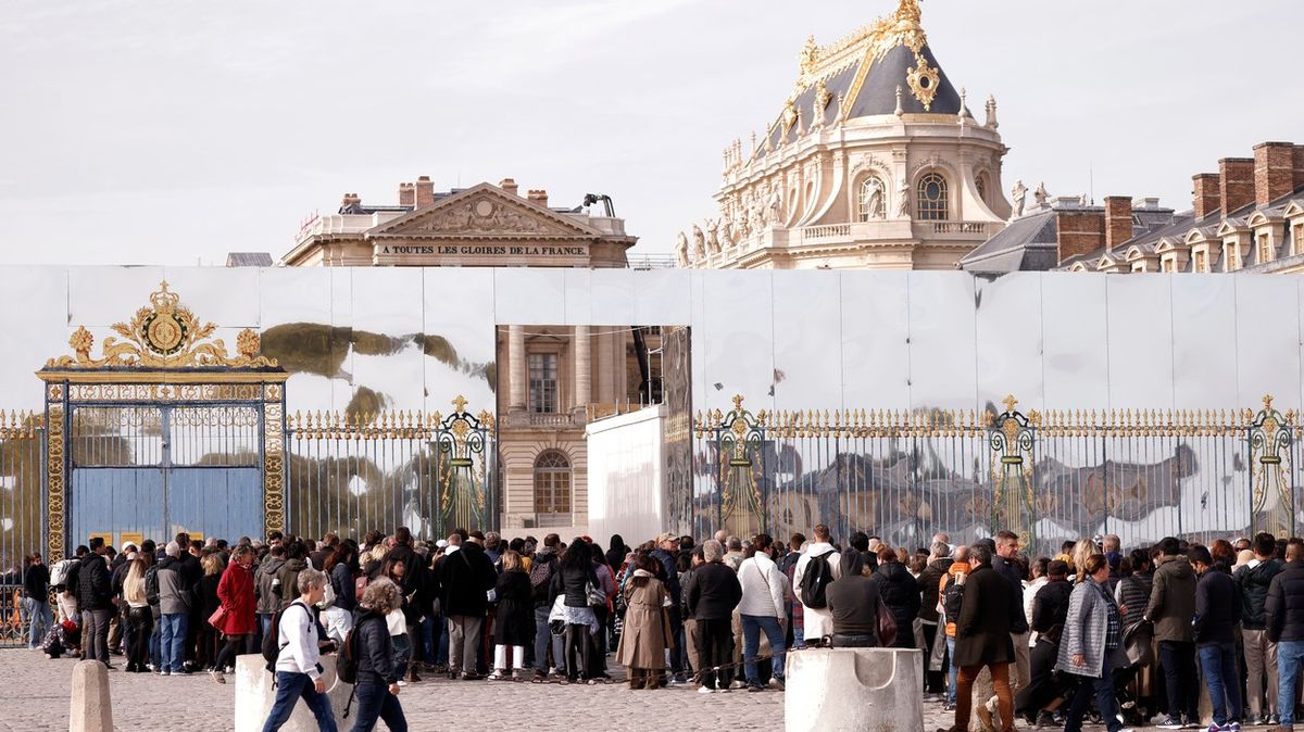 Zámek ve Versailles znovu evakuovali, Francie se obává útoků