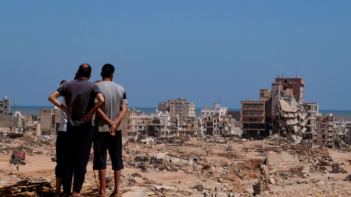 Zákaz vycházení místo evakuace. Libye hledá viníky tragické bilance záplav