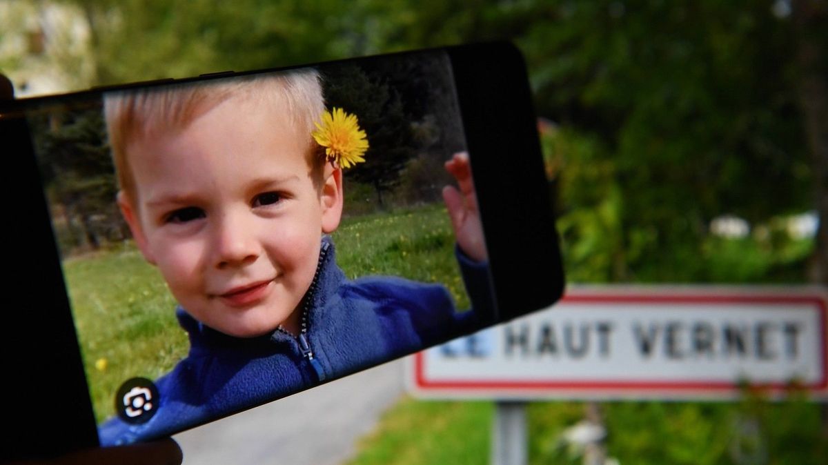 La France a mis fin à sa recherche d’Émil, 2 ans et demi, qui a disparu du domicile de ses grands-parents.  Le garçon reste porté disparu
