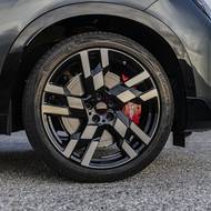 Nové Mini John Cooper Works Countryman nabízí větší kola a širší pneumatiky.