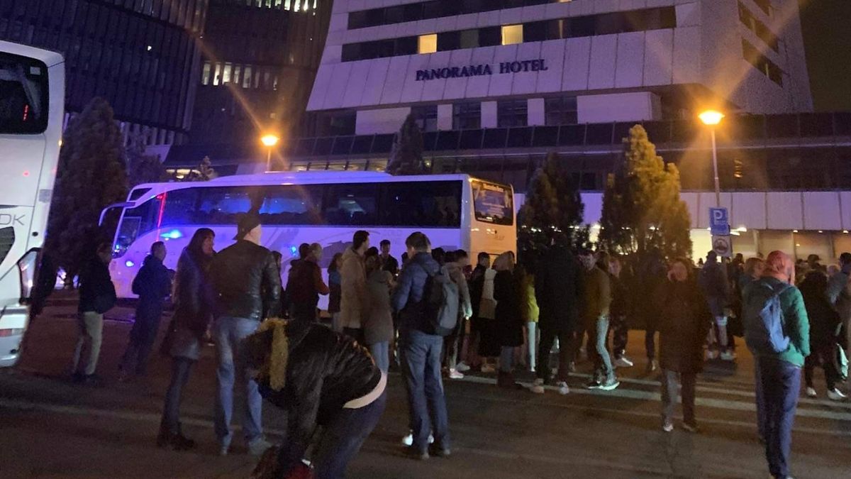 V hotelu Panorama na Pankráci vypukl požár, evakuovali 800 lidí