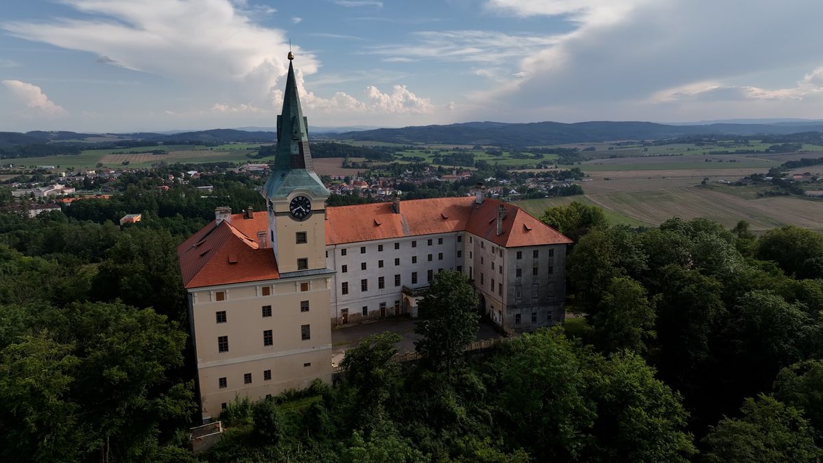 O Zelenou Horu, zámek Černých baronů, se uchází pět zájemců. Včetně hejtmanství