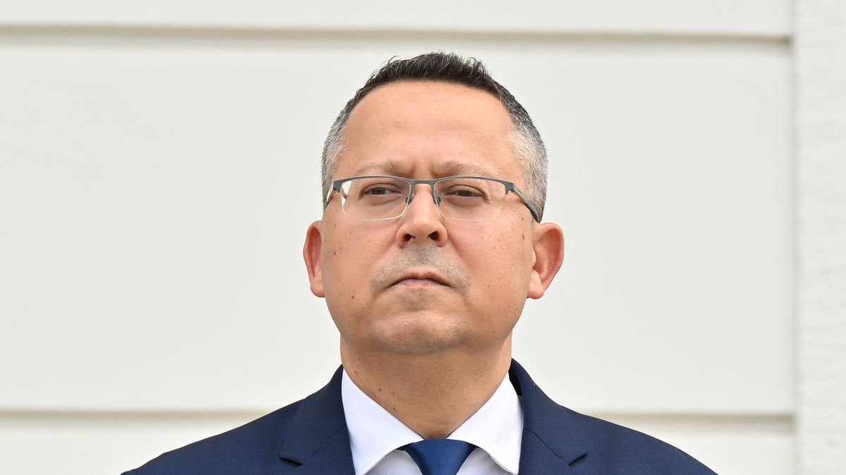 Transakční daň by většina Slováků nejradši zase zrušila, odpůrce má Fico i ve vládě