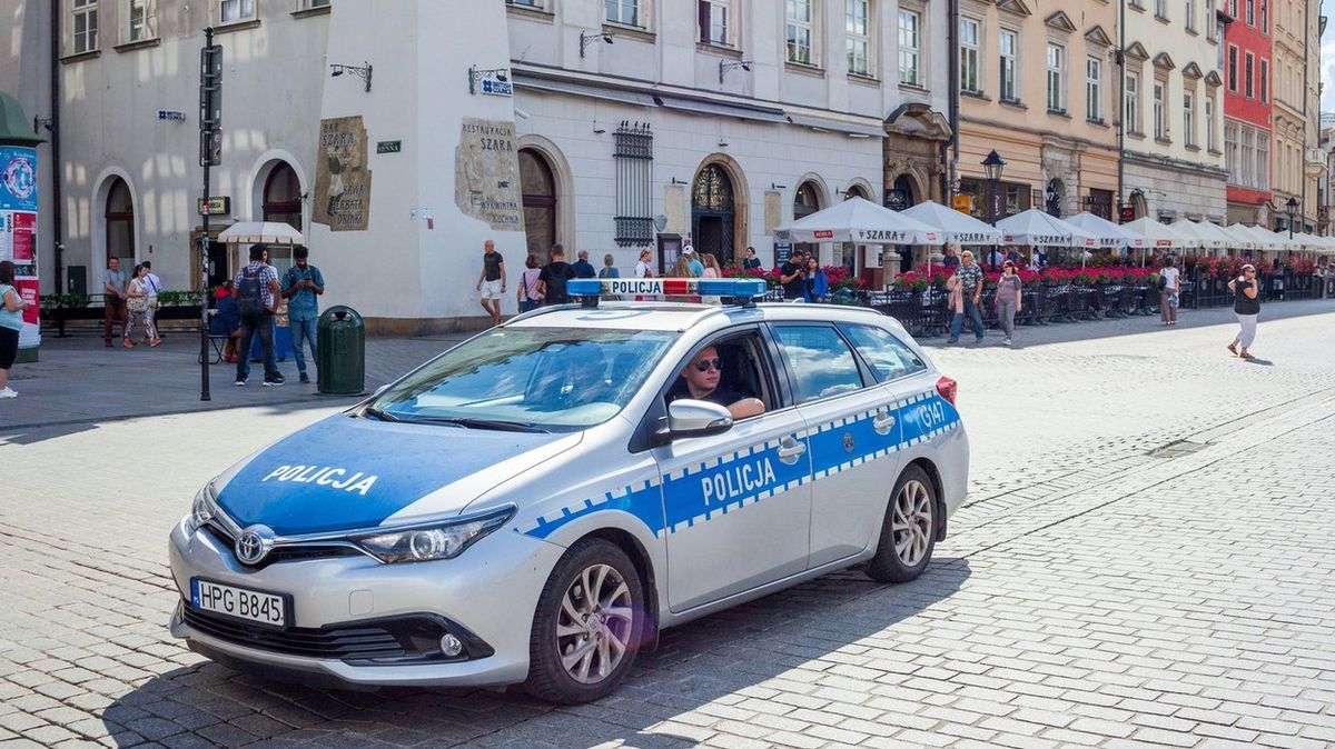 Policista v Polsku přerušil divadelní hru. Běžte si přeparkovat, přikázal divákům