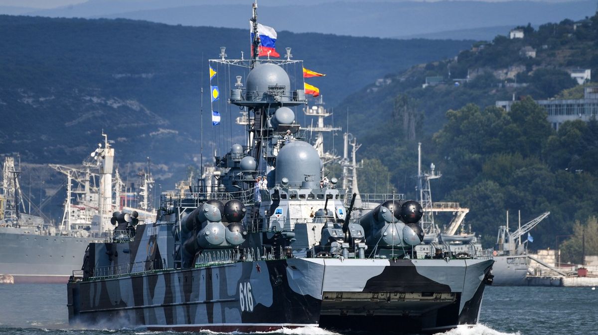 Další husarský kousek na Černém moři. Ukrajinský dron Sea Baby zasáhl ruskou korvetu Samum