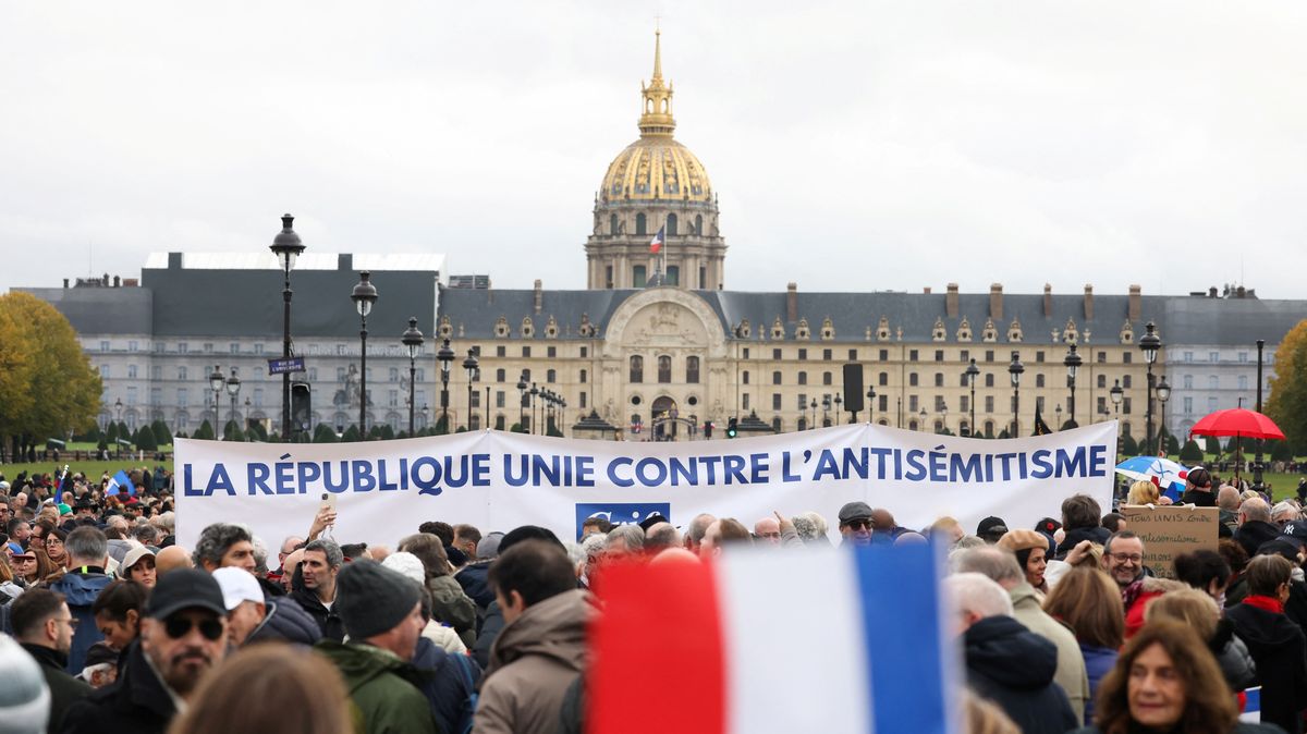 Francie se veřejně vymezila proti antisemitismu. Do ulic vyrazilo přes 180 tisíc lidí
