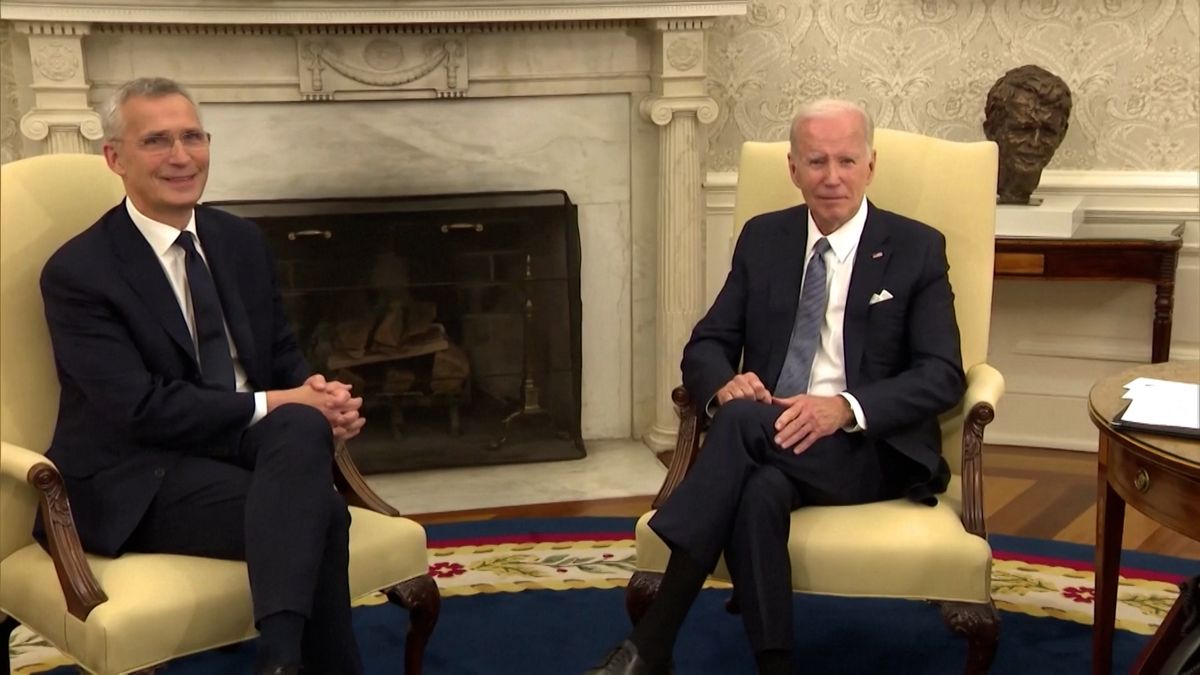 Protiútok je teprve na začátku. A Ukrajina dělá pokroky, informoval Stoltenberg v Oválné pracovně