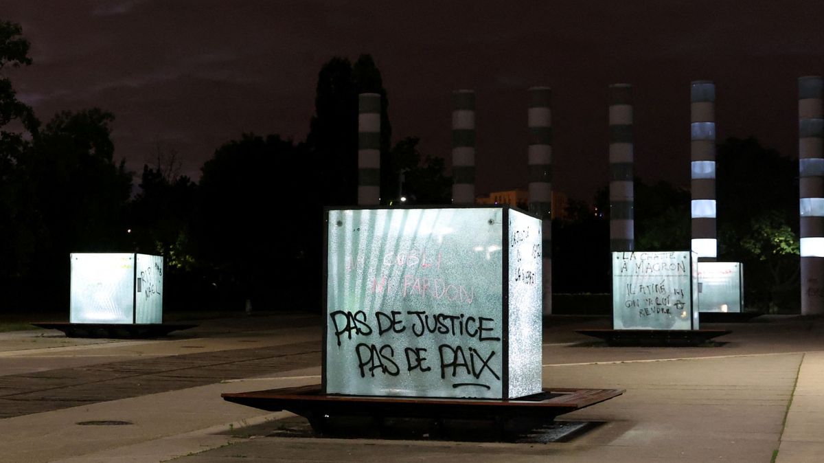 „Jsme ve válce“. Francouzská policie se bouří a žádá důrazný postup proti „škůdcům“