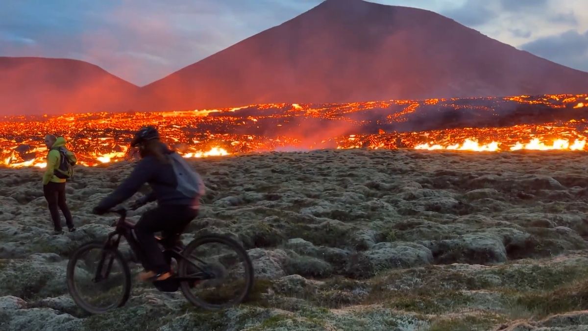 K sopce na Islandu se nepřibližujte. Úřady varují před toxickými plyny