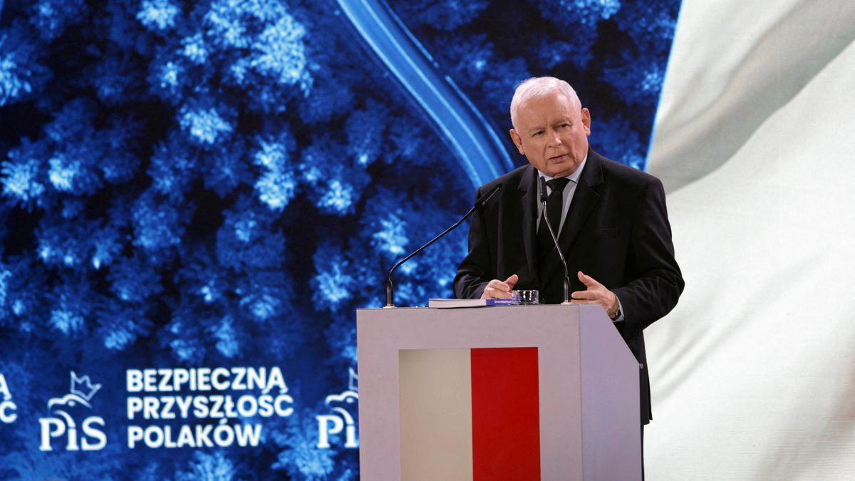 Nejmocnější muž Polska využil v kampani fiktivního Scholze