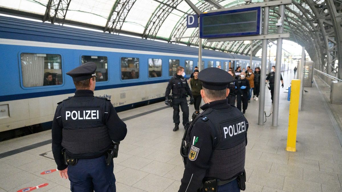 Němečtí policisté by měli při kontrole migrantů vystavovat potvrzení s vysvětlením
