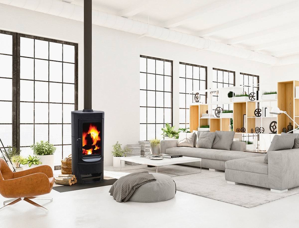 Krbová kamna Nera mají elegantní válcový vzhled, vyvýšené topeniště, jež brání poškození podlahy teplem. Před zapojením krbových kamen se doporučuje provést revizi komína