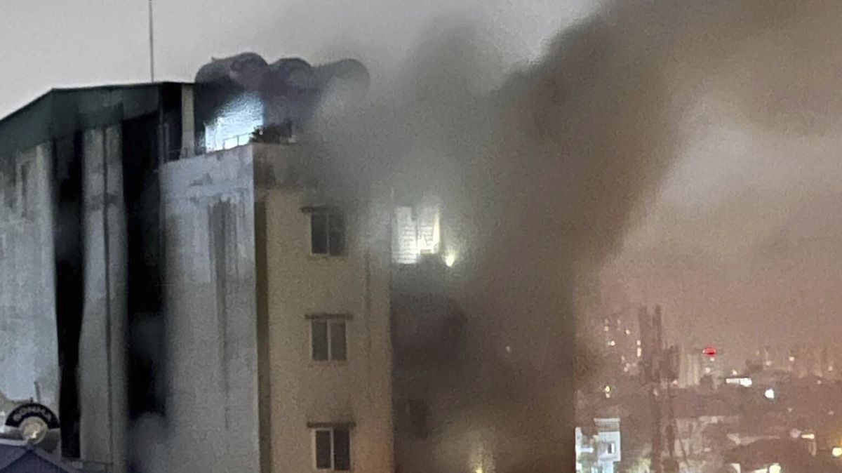 Dům v Hanoji zachvátil mohutný požár, nejméně deset mrtvých