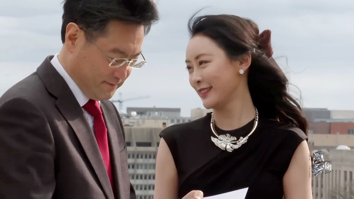 Čínský ministr zahraničí skončil ve funkci kvůli milence a dítěti v USA