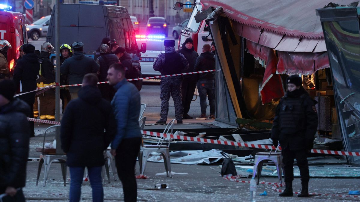 Pavouci se začínají požírat, napsal Podoljak po výbuchu v Petrohradu