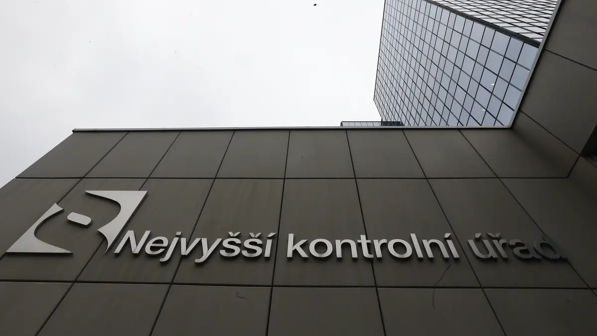 Státu se nedaří stabilizovat veřejné finance, varoval NKÚ