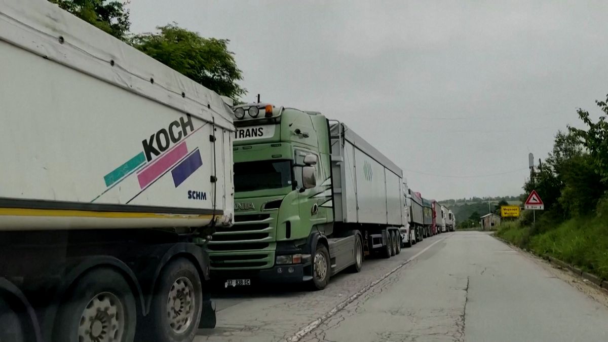Kosovo zpřísnilo kontroly na hranicích, kamiony se srbským zbožím nepouští