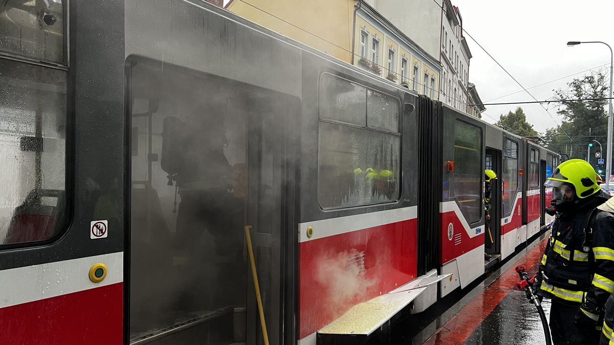 V Praze hořela tramvaj, škoda pět milionů