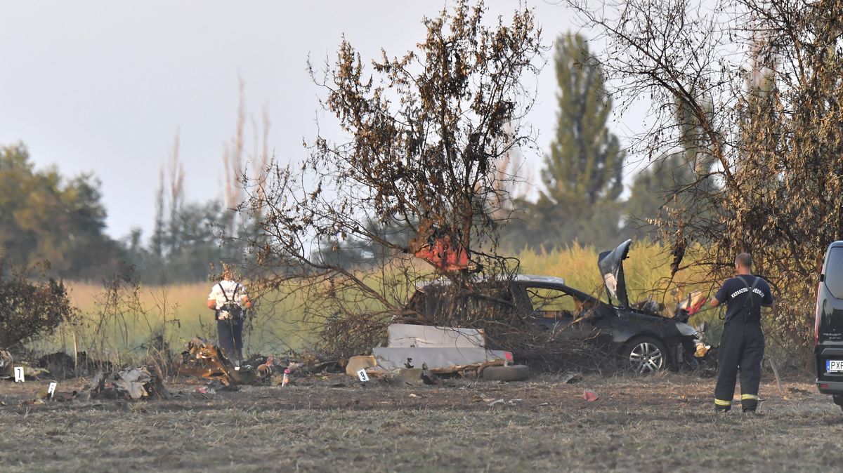 Tragédii na maďarské letecké show mohla způsobit chyba pilota