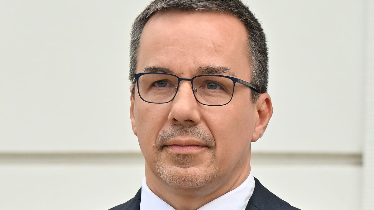 Ministr obvinil Ivana Korčoka z účasti na „antisociálních zvěrstvech“