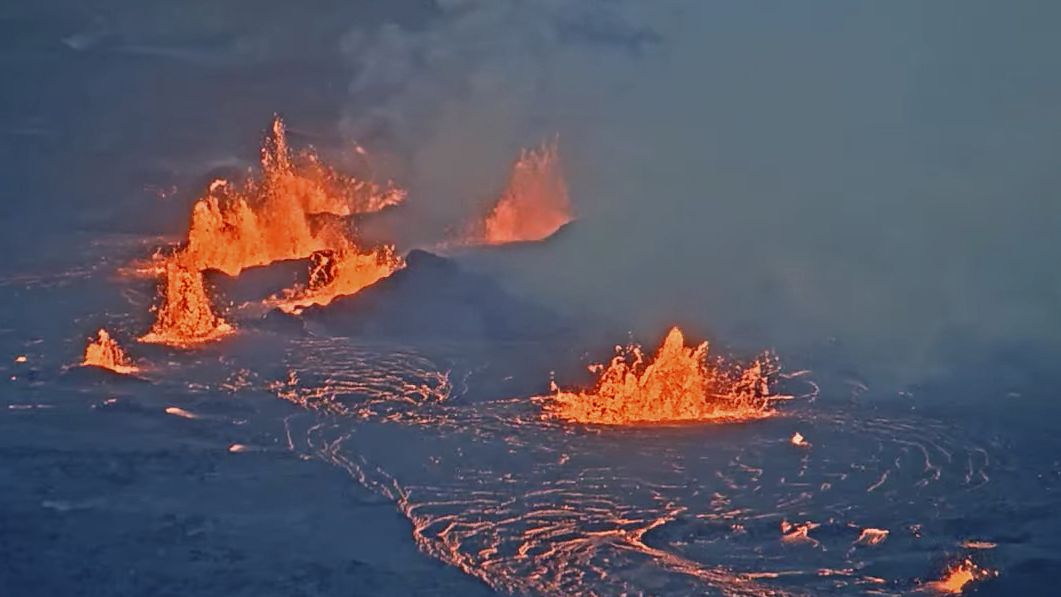 Havajská sopka opět nabízí působivou podívanou, prýští z ní láva