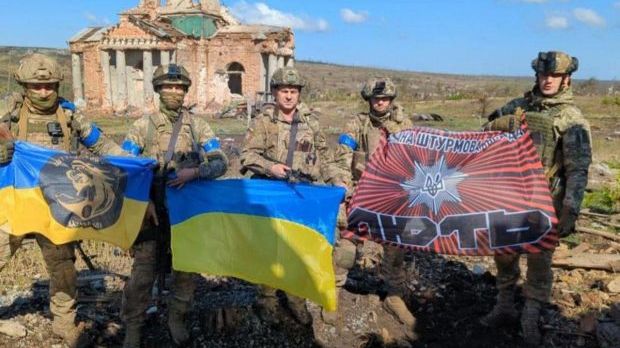 Ukrajinci hlásí dobytí důležité vesnice u Bachmutu
