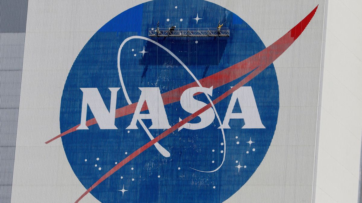 NASA kvůli vládním škrtům propustí tisíce zaměstnanců. Dočasným šéfem bude ministr dopravy