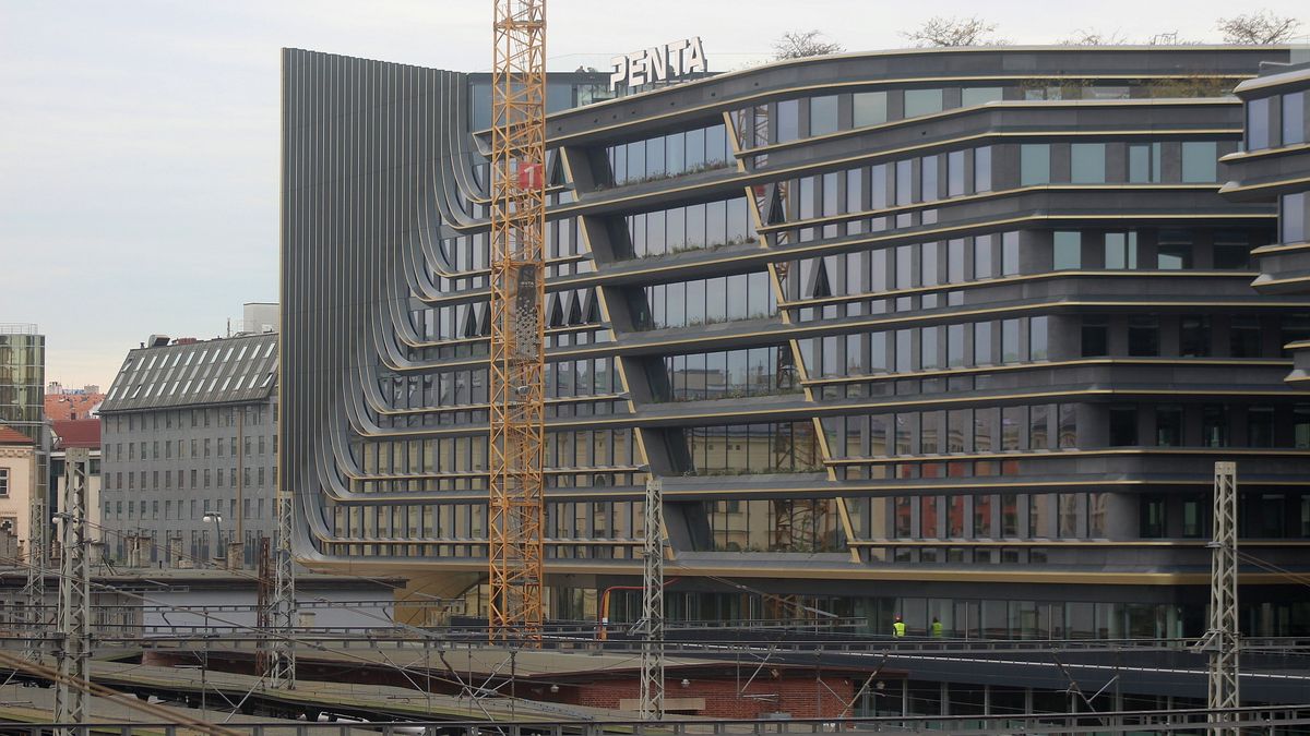 Projekt Zahy Hadid na Masaryčce budí emoce. Má o metr převýšit starou Prahu