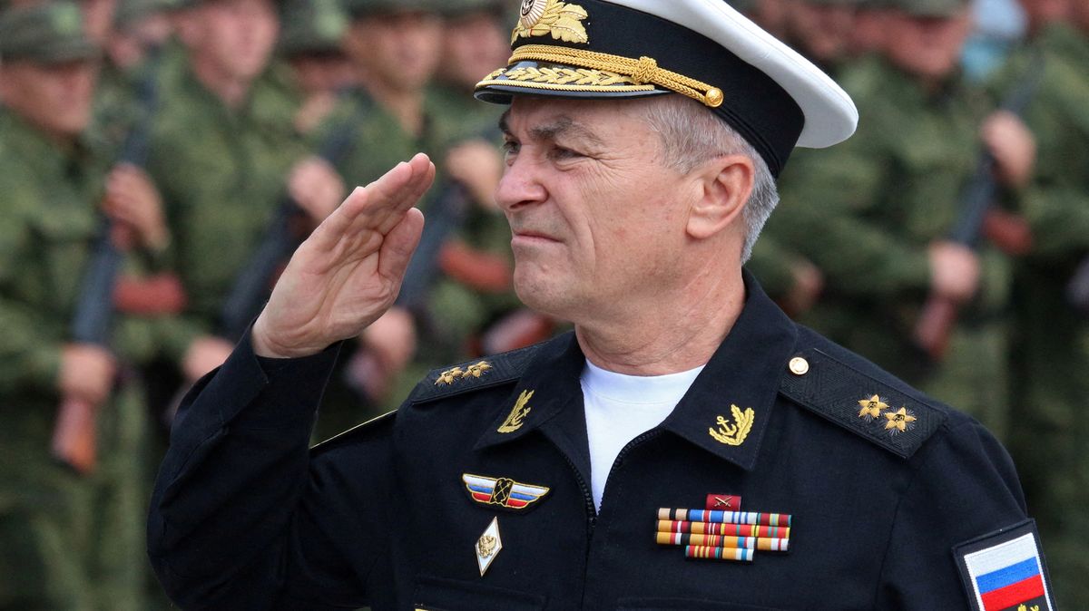 Pobíhající kuře bez hlavy. Kyjev komentuje zdecimované velení ruské Černomořské flotily na Krymu