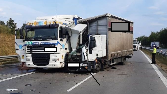 Nehoda dvou kamionů zavřela D1