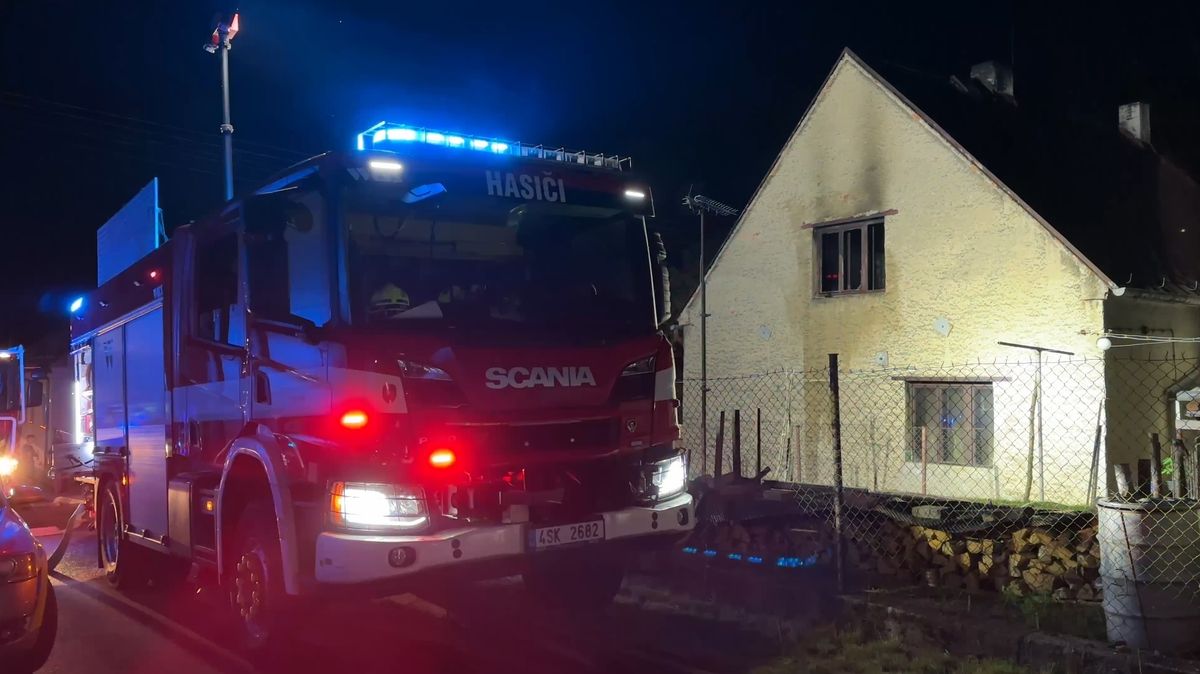 Požár domu na Kladensku si vyžádal jednu oběť